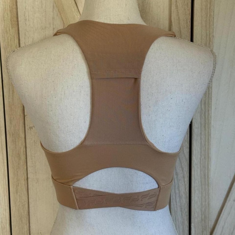 Fabletics Racerback Sports Bra Yoga Pilates Workout Activewear Tan Neutral - Picture 3 of 3